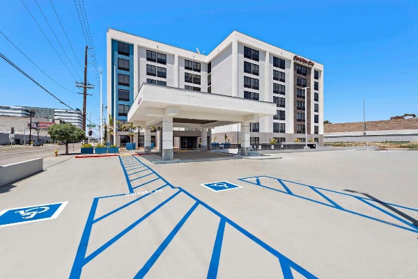 Hampton Inn by Hilton Los Angeles Airport image 1