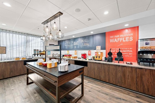 Hampton Inn by Hilton Los Angeles Airport image 27