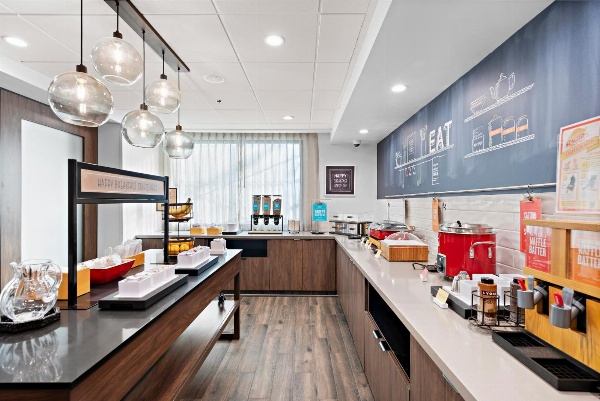 Hampton Inn by Hilton Los Angeles Airport image 3