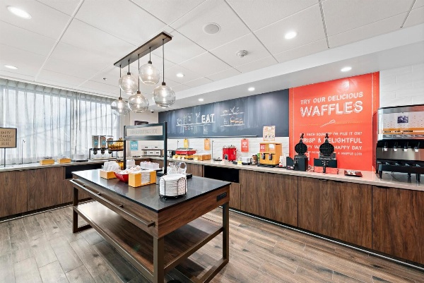 Hampton Inn by Hilton Los Angeles Airport image 5